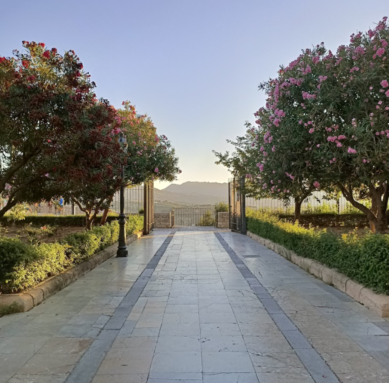 Paseo de Ernest Hemingway y Paseo de Blas Infante
